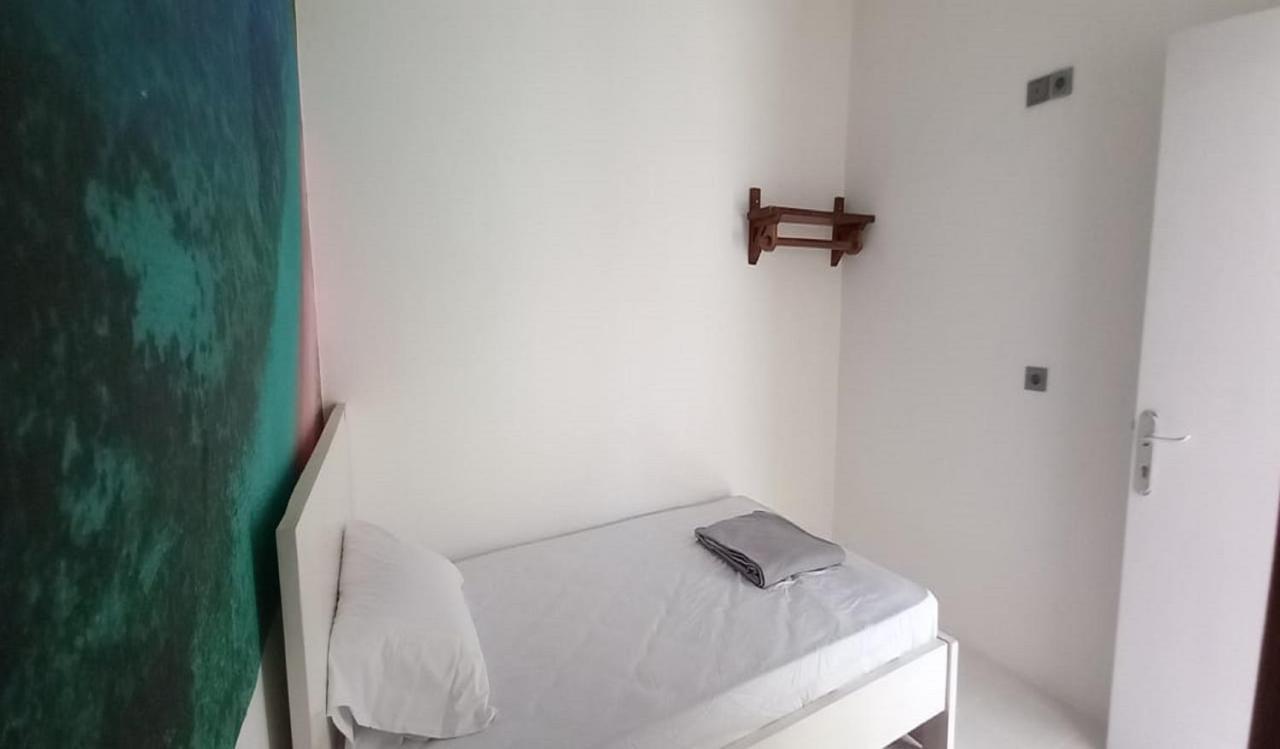 Oyo 90974 Homestay Golo Koe Sejahtera Labuan Bajo Dış mekan fotoğraf